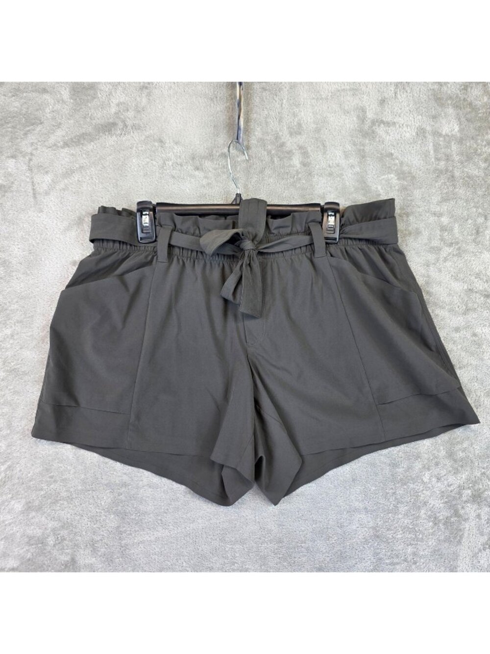 Athleta Shorts Womens 16 Gray Belted Paperbag Waist Relaxed Stretch Travel